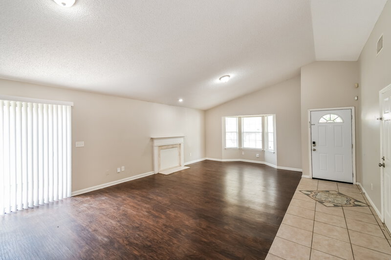 1,420/Mo, 10725 Meadowlea Dr Jacksonville, FL 32218 Living Room View