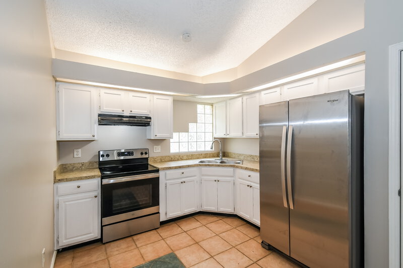 1,420/Mo, 10725 Meadowlea Dr Jacksonville, FL 32218 Kitchen View
