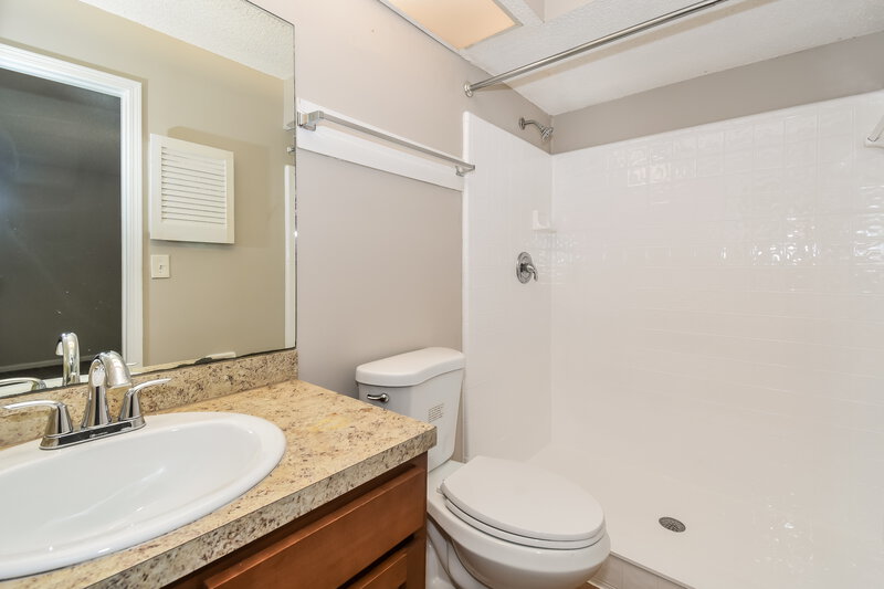 1,420/Mo, 10725 Meadowlea Dr Jacksonville, FL 32218 Bathroom View