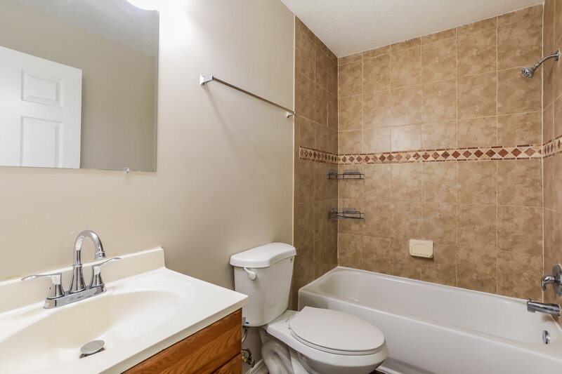 1,460/Mo, 1082 Melson Ave Jacksonville, FL 32254 Main Bathroom View