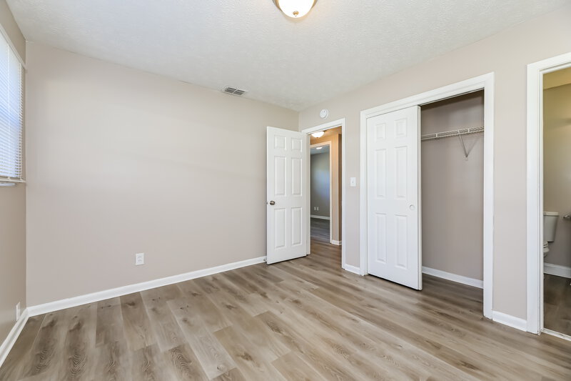 1,535/Mo, 1104 Le Brun Dr Jacksonville, FL 32205 Main Bedroom View 2