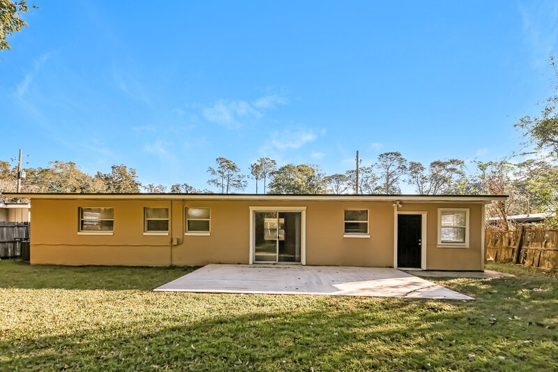 1,535/Mo, 1104 Le Brun Dr Jacksonville, FL 32205 Rear View