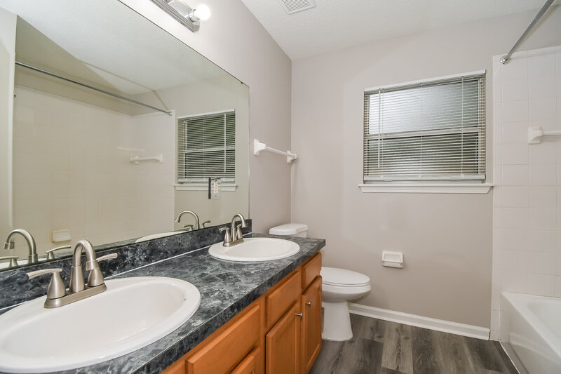 1,525/Mo, 1104 Saint Clair St Jacksonville, FL 32254 Main Bathroom View