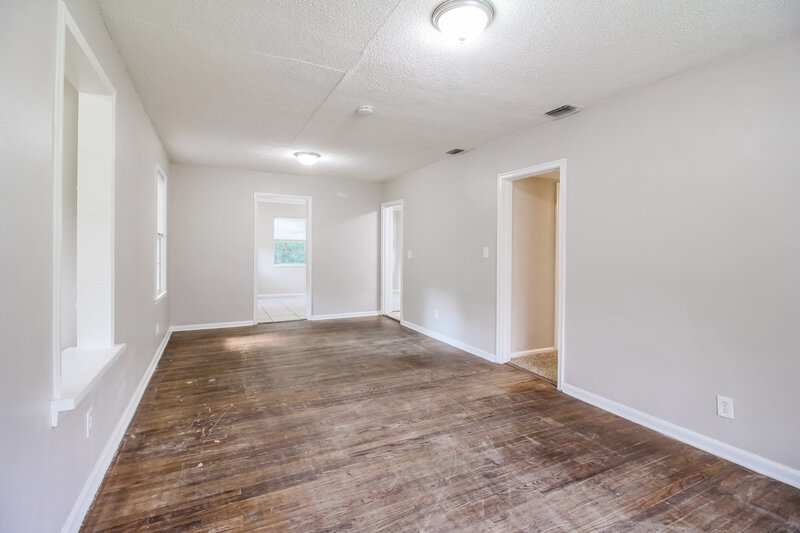1,315/Mo, 1126 Bunker Hill Blvd Jacksonville, FL 32208 Living Room View 4