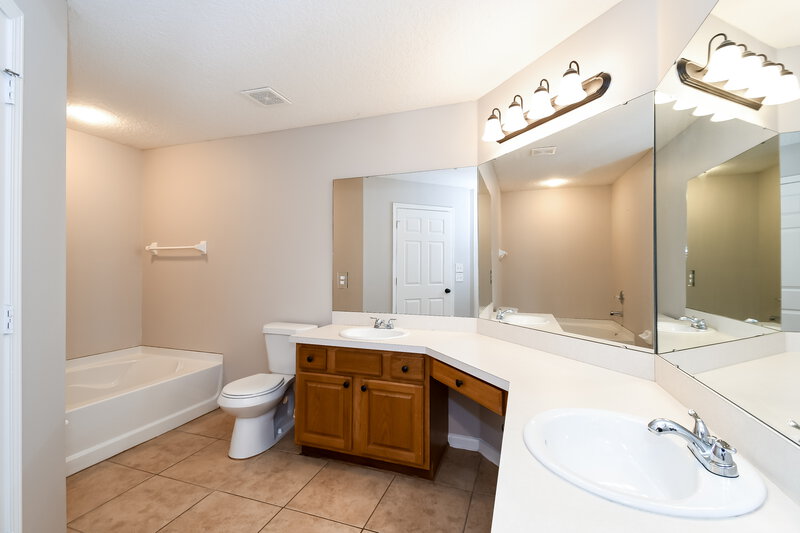 2,175/Mo, 11266 Silver Key Dr Jacksonville, FL 32218 Main Bathroom View
