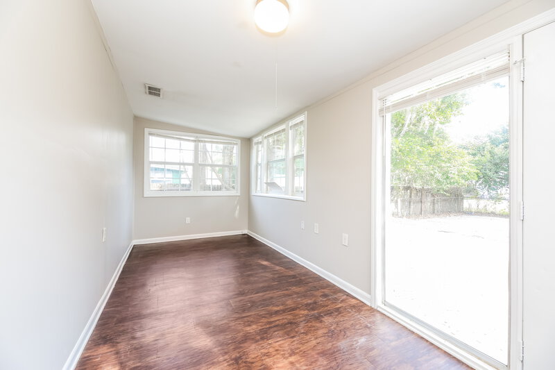 1,165/Mo, 1172 Monmouth Way Jacksonville, FL 32208 Sun Room View