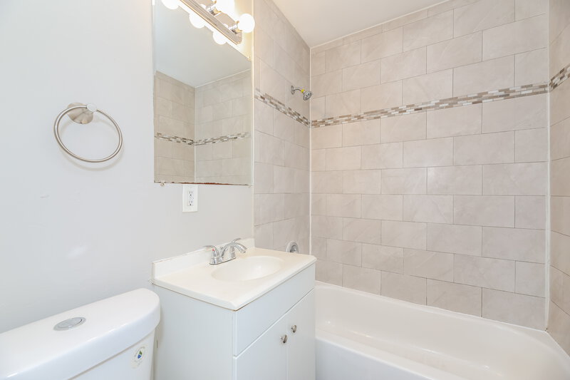 1,165/Mo, 1172 Monmouth Way Jacksonville, FL 32208 Bathroom View