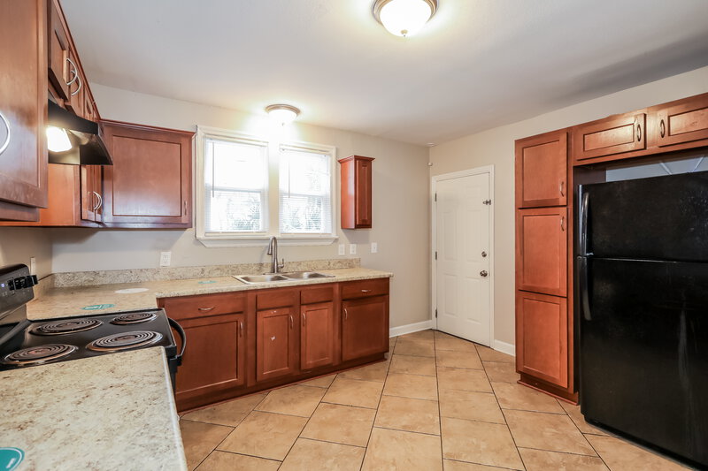 1,415/Mo, 1198 W 10th St Jacksonville, FL 32209 Kitchen View 2