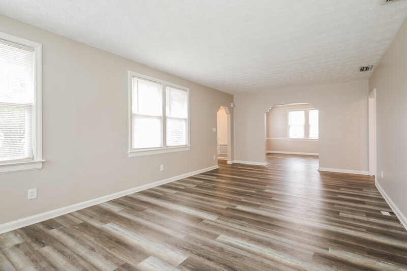 1,415/Mo, 1198 W 10th St Jacksonville, FL 32209 Sitting Room View