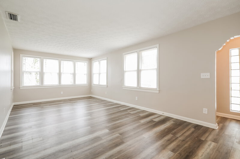 1,415/Mo, 1198 W 10th St Jacksonville, FL 32209 Sitting Room View 2