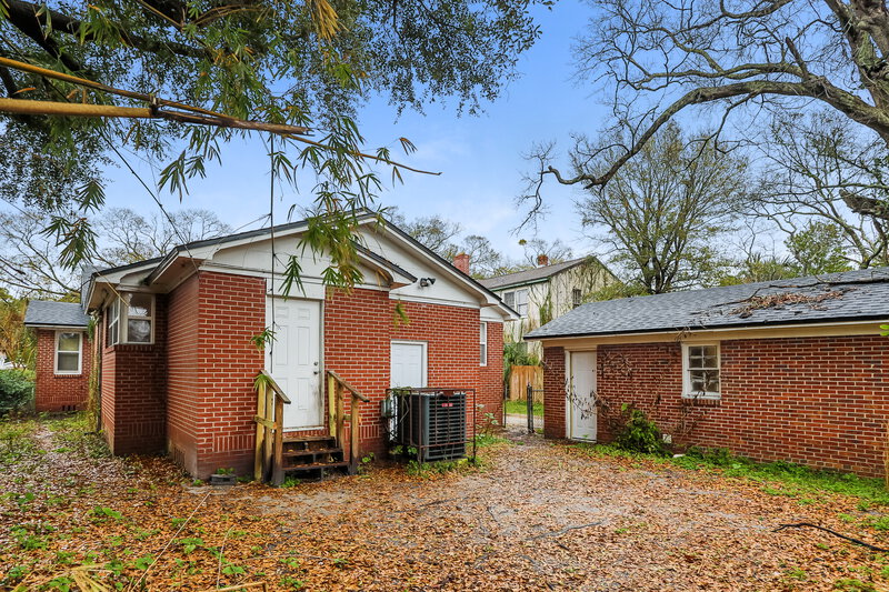 1,415/Mo, 1198 W 10th St Jacksonville, FL 32209 Rear View