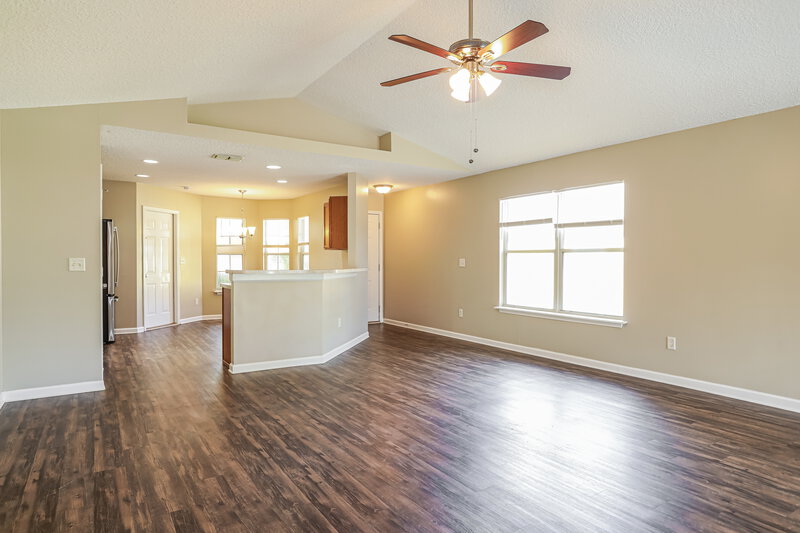 1,595/Mo, 1321 Spruce St Green Cove Springs, FL 32043 Living Room View