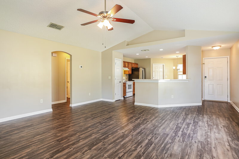 1,595/Mo, 1321 Spruce St Green Cove Springs, FL 32043 Living Room View 4