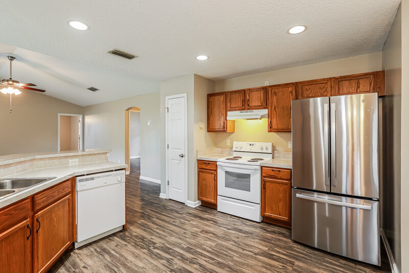 1,595/Mo, 1321 Spruce St Green Cove Springs, FL 32043 Kitchen View