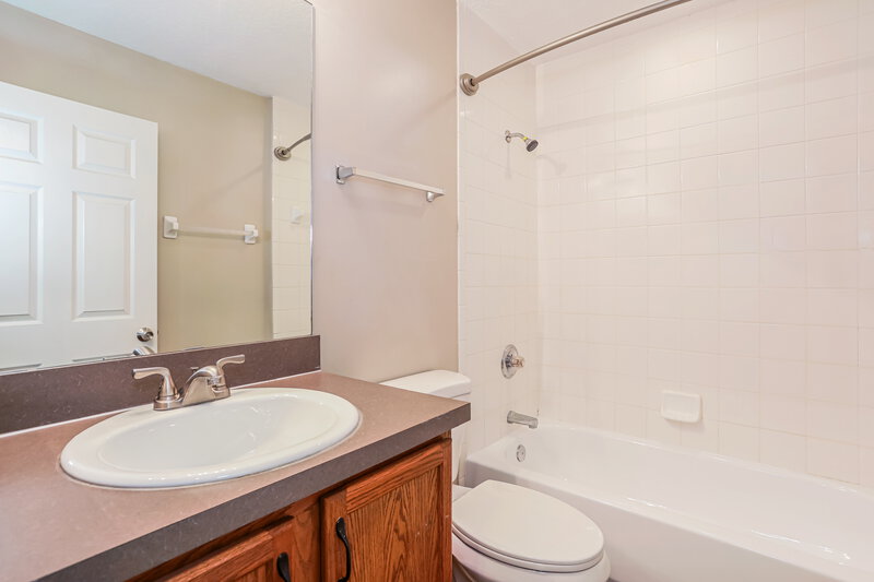 1,595/Mo, 1321 Spruce St Green Cove Springs, FL 32043 Bathroom View