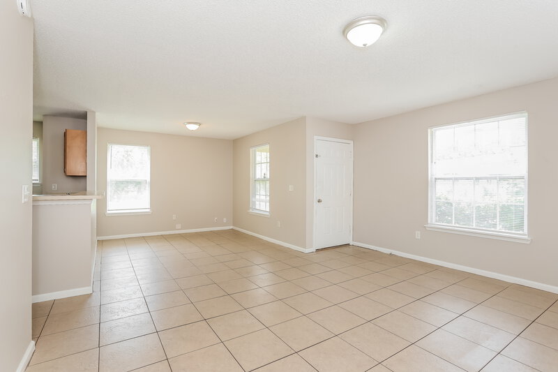 1,450/Mo, 1456 E 27th St Jacksonville, FL 32206 Living Room View
