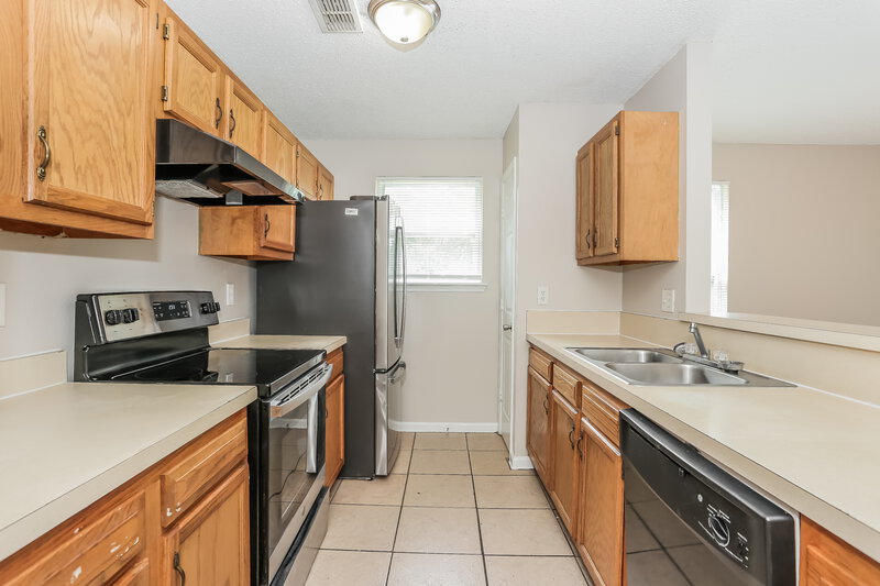 1,450/Mo, 1456 E 27th St Jacksonville, FL 32206 Kitchen View
