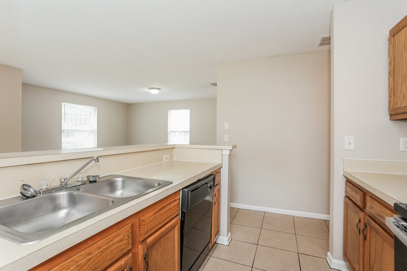 1,450/Mo, 1456 E 27th St Jacksonville, FL 32206 Kitchen View 2