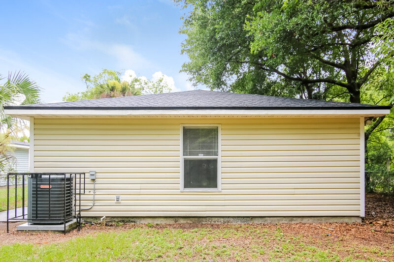 1,850/Mo, 1529 Spearing St Jacksonville, FL 32206 Rear View
