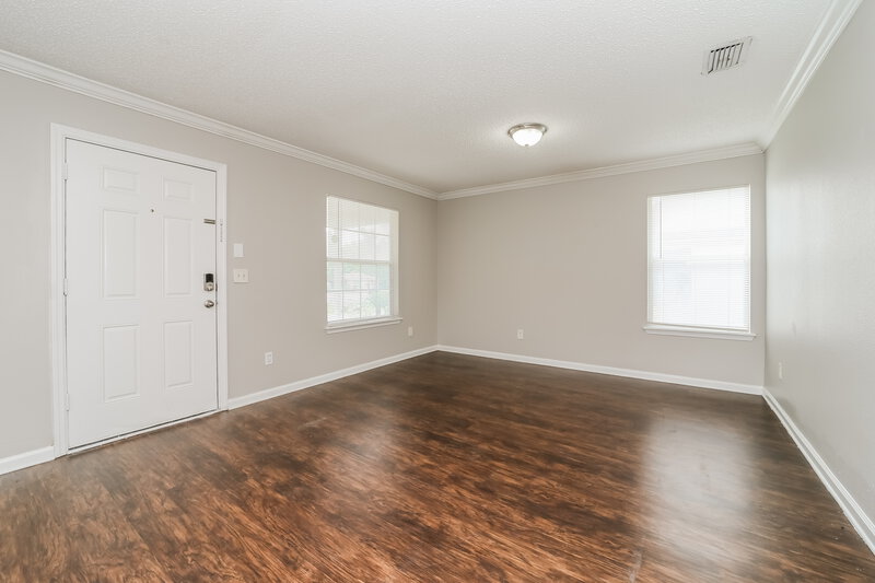 0/Mo, 1540 Golf Forest Dr Jacksonville, FL 32208 Living Room View