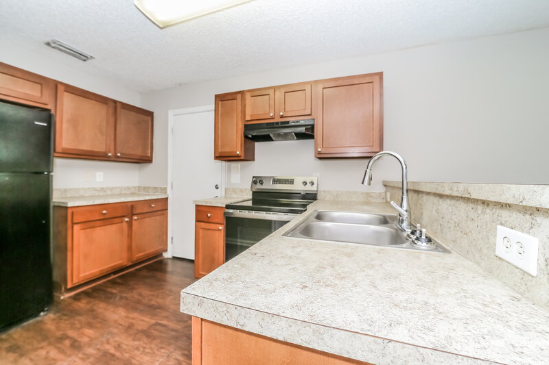 0/Mo, 1540 Golf Forest Dr Jacksonville, FL 32208 Kitchen View
