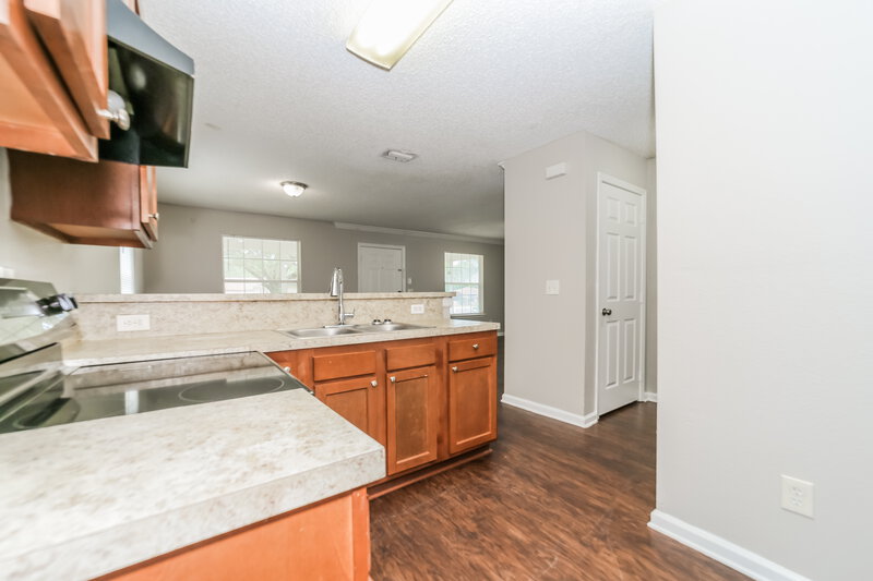 0/Mo, 1540 Golf Forest Dr Jacksonville, FL 32208 Kitchen View 2