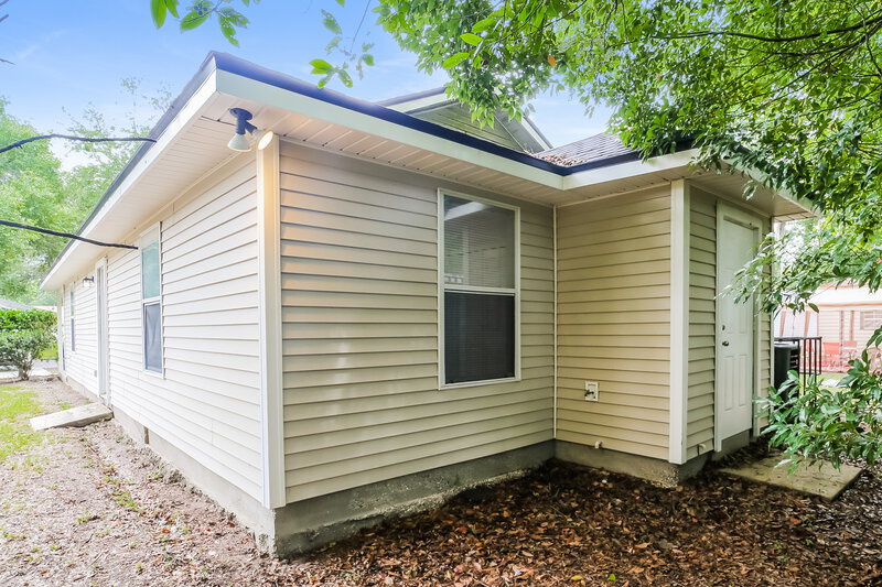 0/Mo, 1540 Golf Forest Dr Jacksonville, FL 32208 Rear View