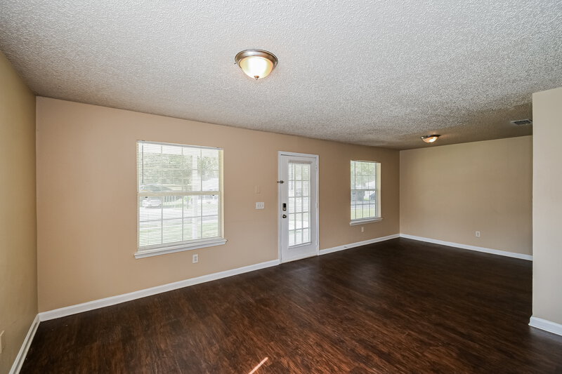 1,170/Mo, 1554 Brook Forest Dr Jacksonville, FL 32208 Living Room View 2