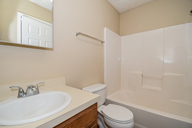 1,170/Mo, 1554 Brook Forest Dr Jacksonville, FL 32208 Bathroom View