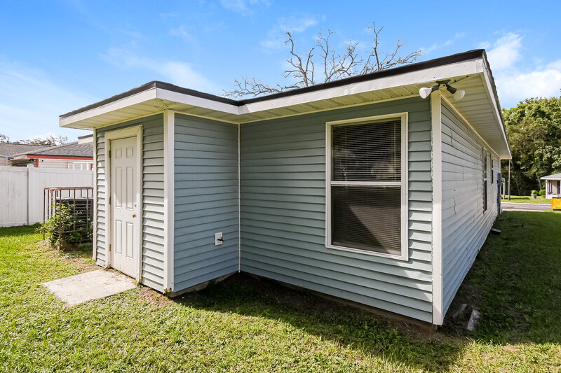 1,170/Mo, 1554 Brook Forest Dr Jacksonville, FL 32208 Rear View