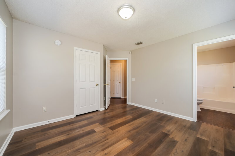 1,460/Mo, 1557 E 30th St Jacksonville, FL 32206 Main Bedroom View 2