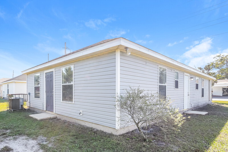 1,460/Mo, 1557 E 30th St Jacksonville, FL 32206 Rear View