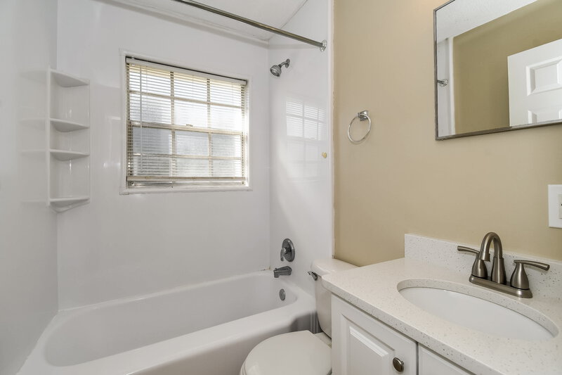 1,500/Mo, 1658 Louvre Dr Jacksonville, FL 32221 Main Bathroom View