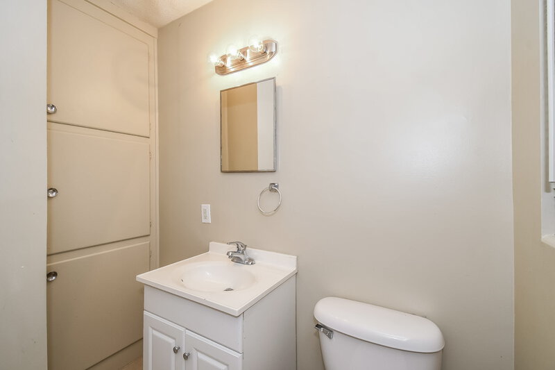 1,500/Mo, 1658 Louvre Dr Jacksonville, FL 32221 Bathroom View