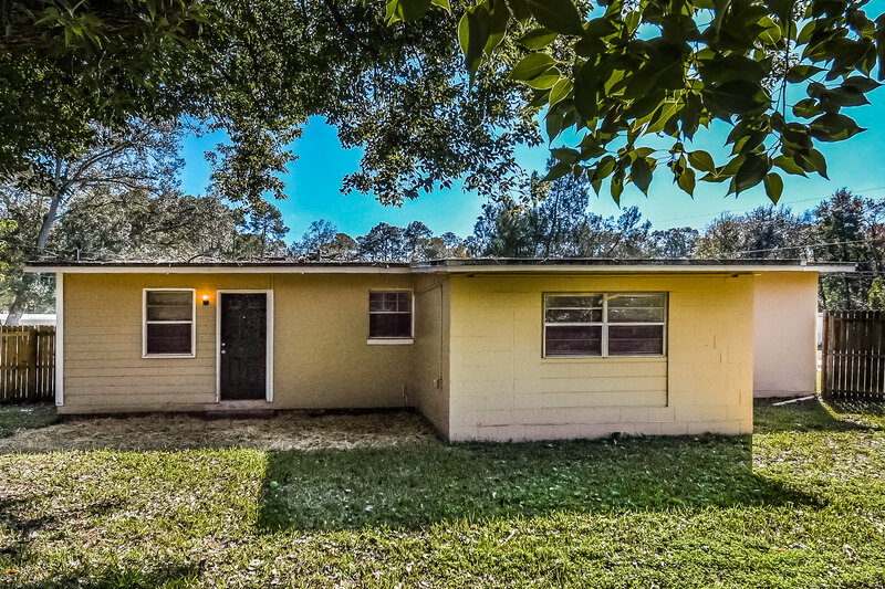1,500/Mo, 1658 Louvre Dr Jacksonville, FL 32221 Rear View