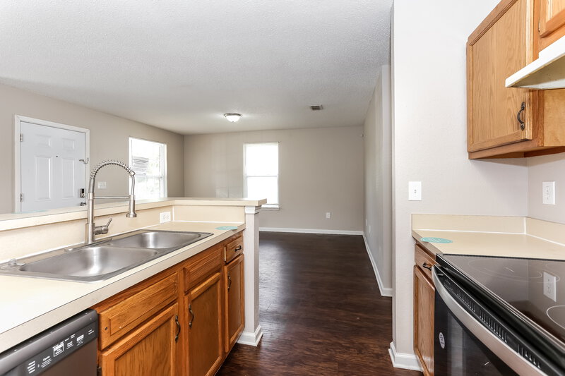 1,360/Mo, 1719 McMillan St Jacksonville, FL 32209 Kitchen View 2
