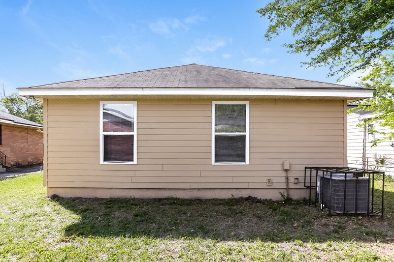 1,360/Mo, 1719 McMillan St Jacksonville, FL 32209 Rear View