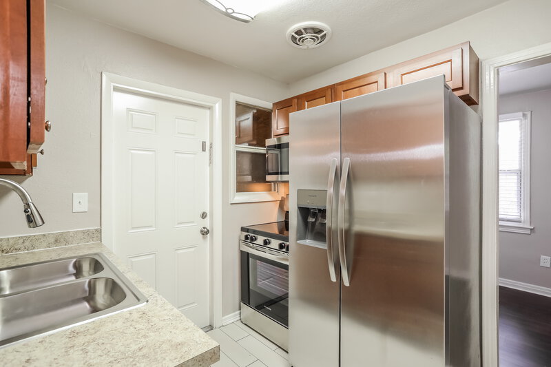 1,120/Mo, 1724 Academy St Jacksonville, FL 32209 Kitchen View