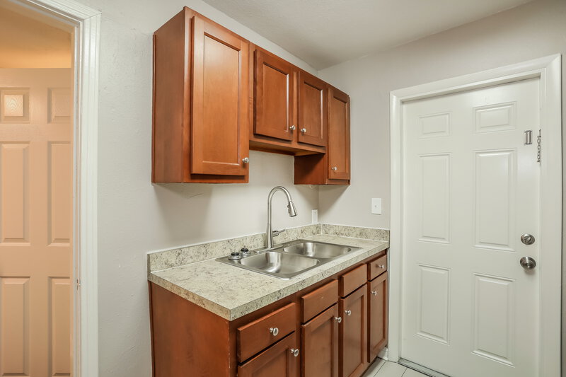 1,120/Mo, 1724 Academy St Jacksonville, FL 32209 Kitchen View 2