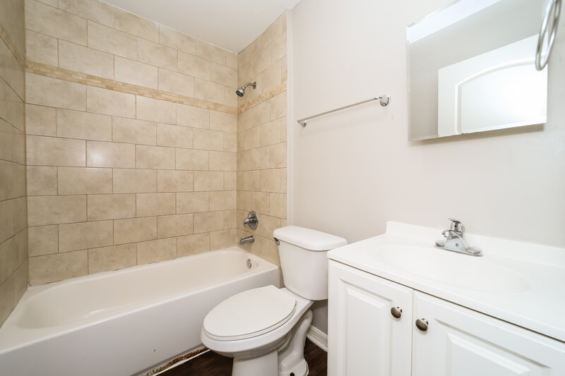 1,435/Mo, 1833 Broadway Ave Jacksonville, FL 32209 Bathroom View