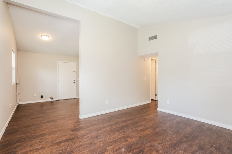 1,075/Mo, 1849 W 28th St Jacksonville, FL 32209 Living Room View 2