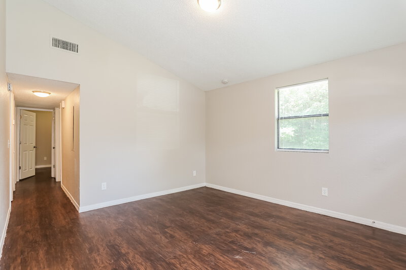 1,075/Mo, 1849 W 28th St Jacksonville, FL 32209 Living Room View 3