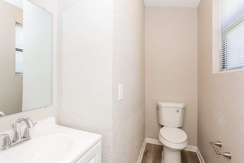 1,075/Mo, 1849 W 28th St Jacksonville, FL 32209 Main Bathroom View