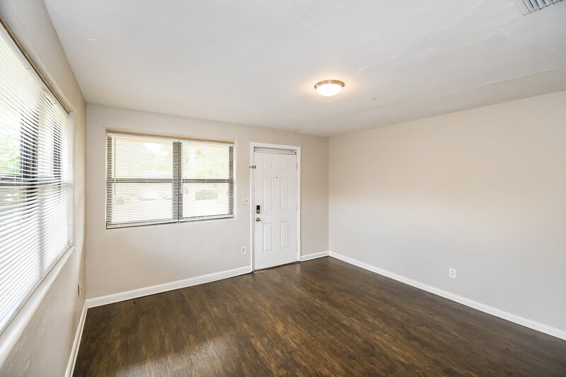 1,275/Mo, 1850 W 24th St Jacksonville, FL 32209 Living Room View 3