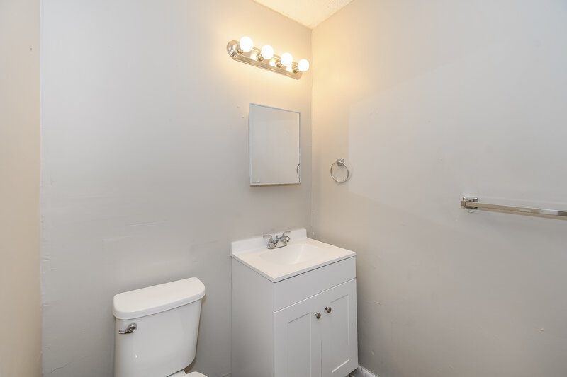 1,275/Mo, 1850 W 24th St Jacksonville, FL 32209 Bathroom View
