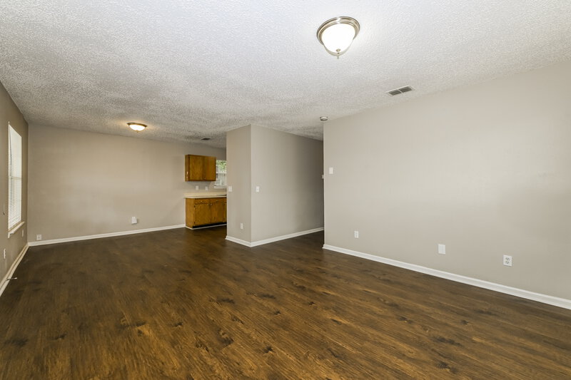 1,220/Mo, 2021 Broadway Ave Jacksonville, FL 32209 Living Room View 2