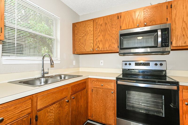 1,220/Mo, 2021 Broadway Ave Jacksonville, FL 32209 Kitchen View
