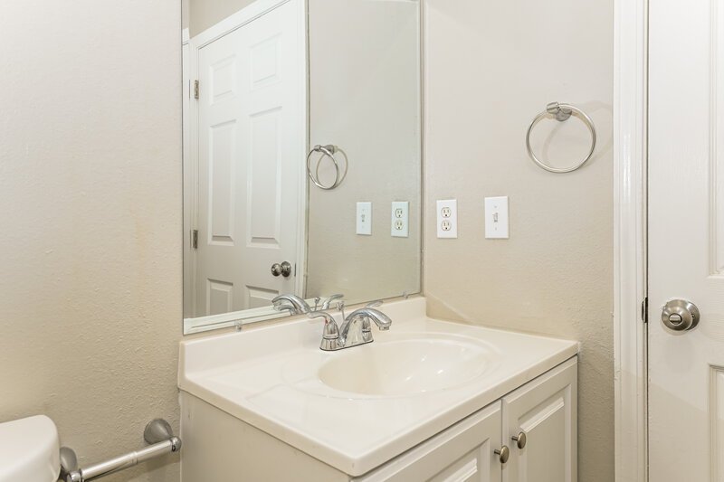 1,220/Mo, 2021 Broadway Ave Jacksonville, FL 32209 Bathroom View