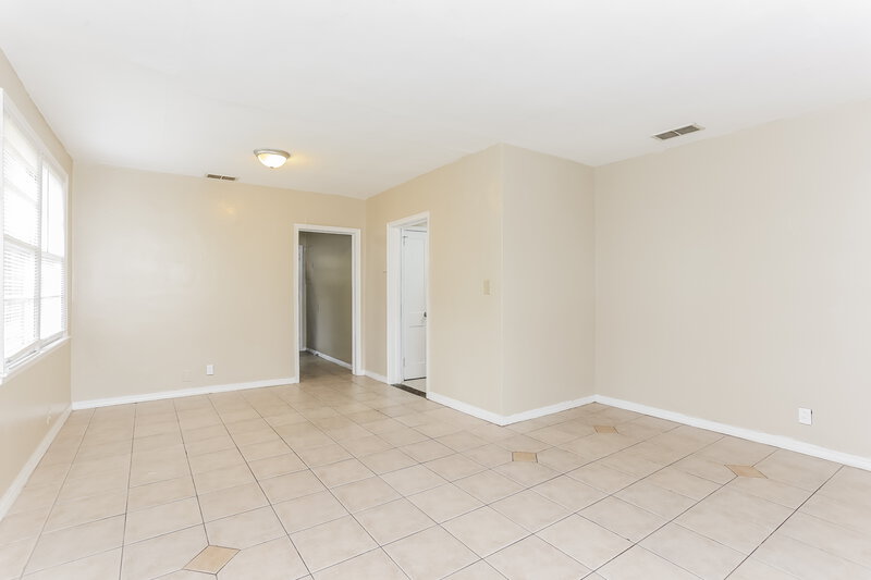1,280/Mo, 2025 Prospect St E Jacksonville, FL 32254 Living Room View