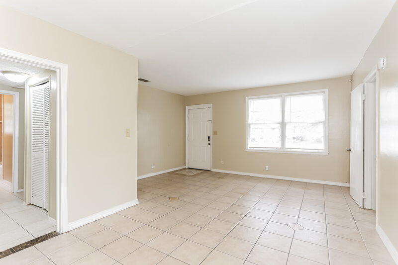 1,280/Mo, 2025 Prospect St E Jacksonville, FL 32254 Living Room View 2